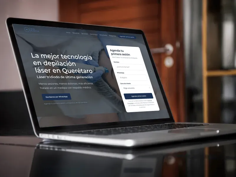 Laptop mostrando la landing page de depilación láser de Alta Plástica desarrollada por Sytez